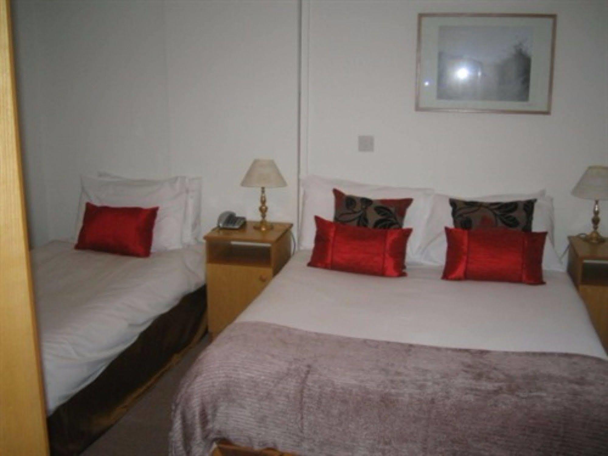Dobbins Inn 캐릭퍼거스 외부 사진