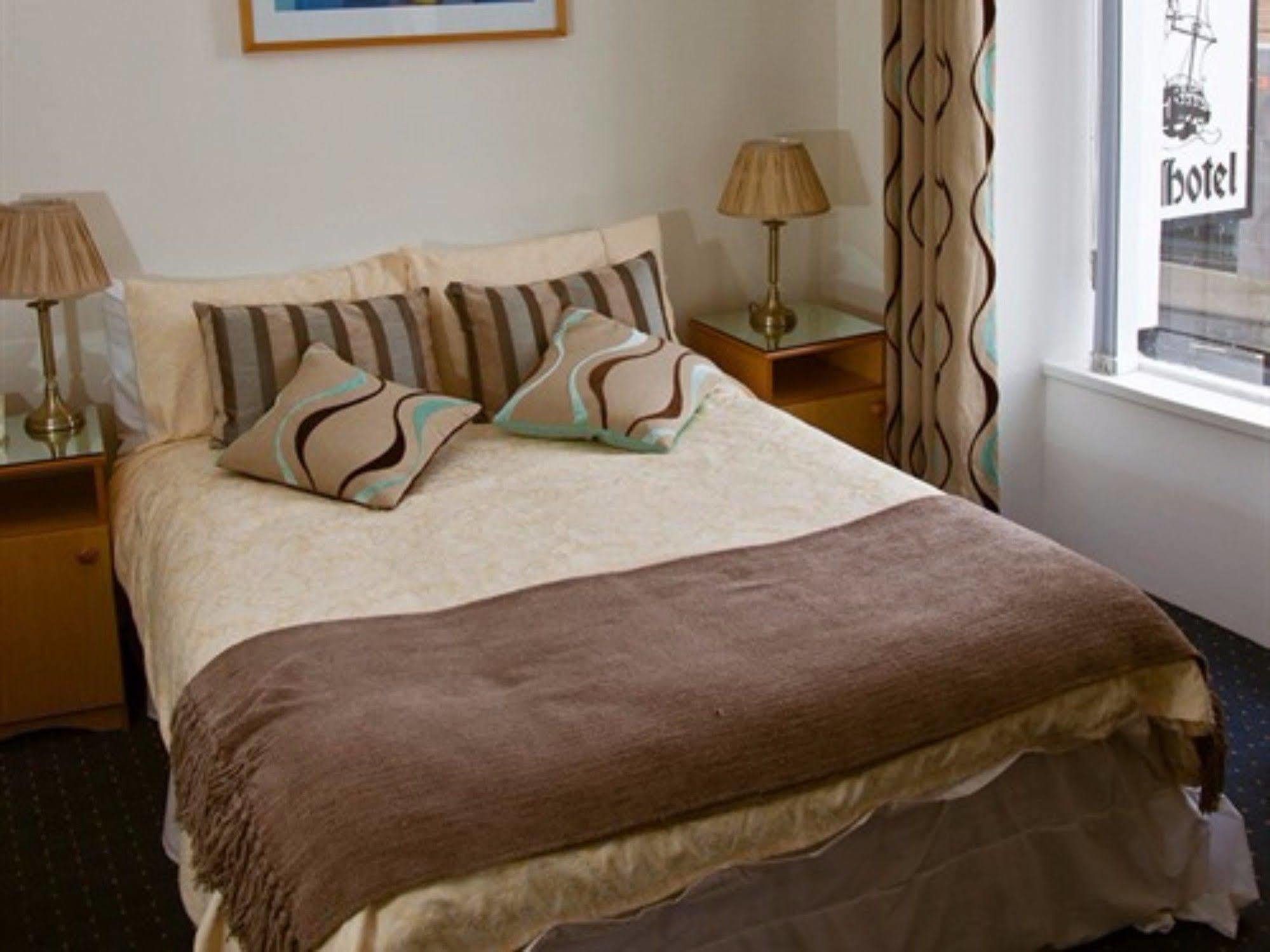 Dobbins Inn 캐릭퍼거스 외부 사진