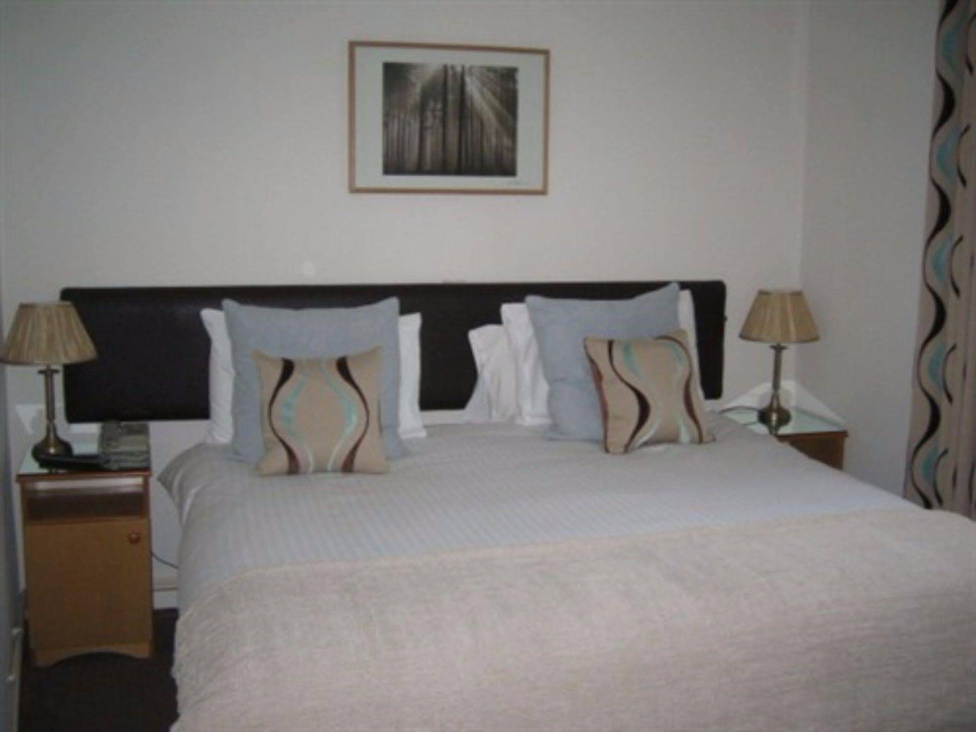 Dobbins Inn 캐릭퍼거스 외부 사진
